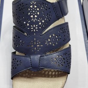 Croft and Barrow poppins sandels